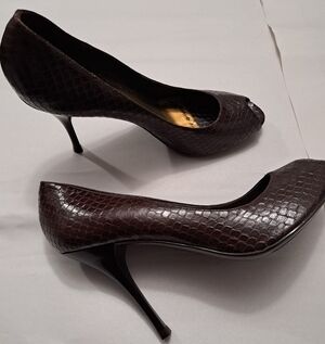 NEW BCBGirls Brown Snake Skin Peep Toe Shoes     Size 8.5
